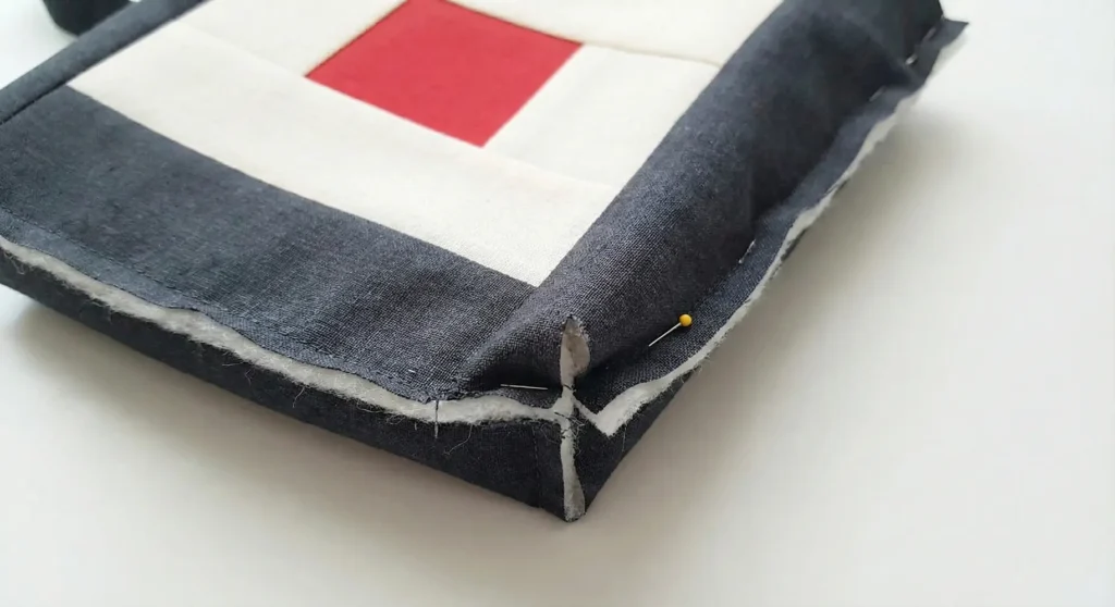 Modern Log Cabin Quilt Block Tote Pattern